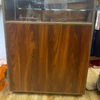 میز صندوق و ویترین بوتیک چوبی . فروش فوری