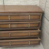 آیینه و دراور و پاتختی چوبی