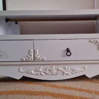 میز تلویزیون سفید تمیز بدون خش