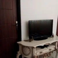 تلویزیون با میز