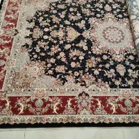 تعدادی فرش زیر قیمت به دلیل جمع آوری مغازه