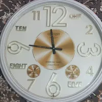 ساعت دیواری کاملا سالم