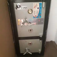 گاوصندوق در حد نو