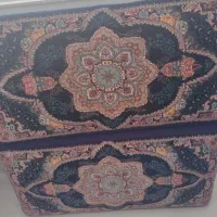 یک‌جفت پشتی و یه عدد سینی کاملا سالمه