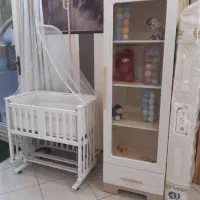 تخت کنار مادر