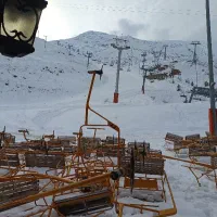 کمک باریستا و میز تحویل غذا