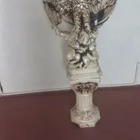 مجسمه عقاب کاملا سالم