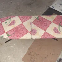 یک میز زیر ((اتو))