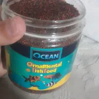 غذای ماهی. رنگ دانه