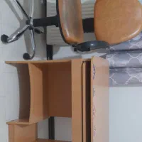 میز تحریر یا کامپیوتر با صندلی