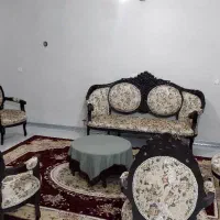 مبل هفت نفره سلطنتی مدل فرح با چوب گردو و میز وسط