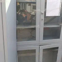 تجهیزات مدرسه(آگهی فروش کمد وصندلی دسته دار و میز)|صندلی و نیمکت|شیراز, فرهنگ شهر|دیوار