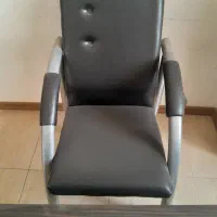 ۳عدد صندلی ۲عددمیز
