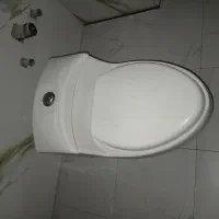 یک عدد توالت فرنگی تمیز|لوازم سرویس بهداشتی|کرمان, |دیوار