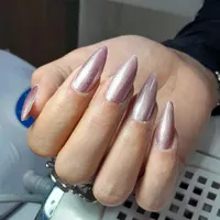تخفیف استثنایی کاشت ناخن(۲۰۰ت)