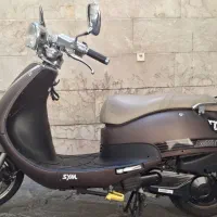 sym فیدل کلاسیک قهوه‌ای مات مدل ۱۳۹۹