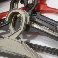 اویز لباس پلاستیکی