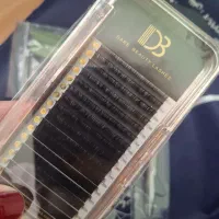 مقداری لوازم کاشت مژه