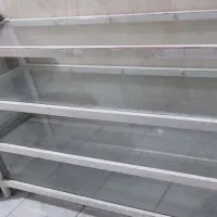 ۲عدد پیشخوان ۱/۵متری ۴طبقه شیشه ها روش آماده