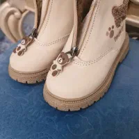 دو عدد کفش زمستانی کودک