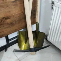 بیل و کلنگ استفاده نشده