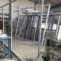 نیروی کار ساده و ماهر در و پنجره upvc