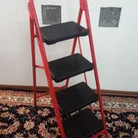 قفسه(استند) شیشه ای مخصوص آجیل و نردبان ۴ پله|فروشگاه و مغازه|مشهد, هفت تیر (آب و برق)|دیوار