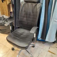 صندلی اداری در حد نو