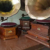 گرامافون هندلی گرام قدیمی|صنایع دستی و سایر لوازم تزئینی|تهران, آسمان|دیوار