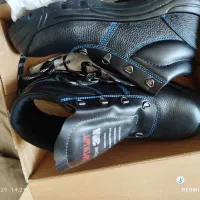 کاپشن،کفش ولباس کار