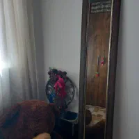 آیینه قدی  همراه با قاب شیک و تمیز