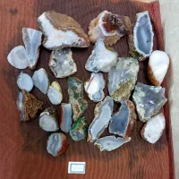 سنگ های قیمتی و کلکسیونی|کلکسیون اشیاء عتیقه|آران و بیدگل, |دیوار