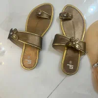 دمپایی رو فرشی ایرانی نیست