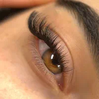 اکستنشن و کاشت مژه و لیفت ابرو حرفه ای