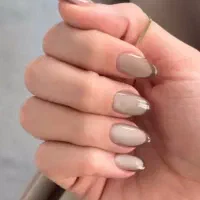 نیازمند ناخنکار در سالن زیبایی