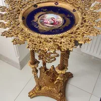 میوه خوری کنار سالنی سنگین وزن