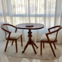 نوستالژیک خانه خود با میز ناهار خوری گلاره