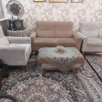 دو دست مبل ست و نیم ست همراه با میز وسط و عسلی