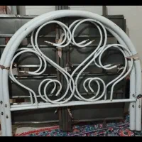 تخت خواب فلزی و درب الومینیوم