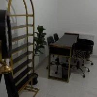 اجاره صندلی ناخن و تخت مژه با استند اختصاصی