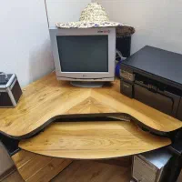 میز کامپیوتر مخصوص سه گوشه اتاق