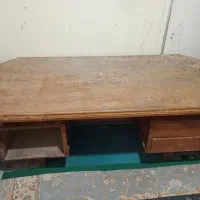میز بزرگ چوبی
