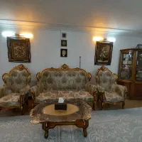 فرش و مبل ومیزتلوزیون