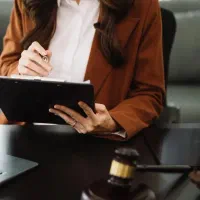 استخدام مشاور حقوقی خانم