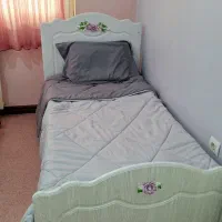 تخت نوجوان