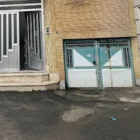 درب آهنی پارکینگ و درب آلومینیومی سرویس بهداشتی