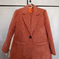 کت و شلوار آجری و پالتو بارانی کرم و پافر نسکافه