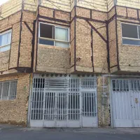 خانه دو طبقه با مغازه