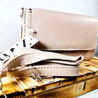 حراج تعدادی کیف کاملا نو فقط ۲۵۰ تومان|کیف، کفش، کمربند|هشتگرد, فاز ۲ مهستان|دیوار