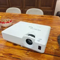 ویدیو پروژکتور هیتاچی به همراه پرده